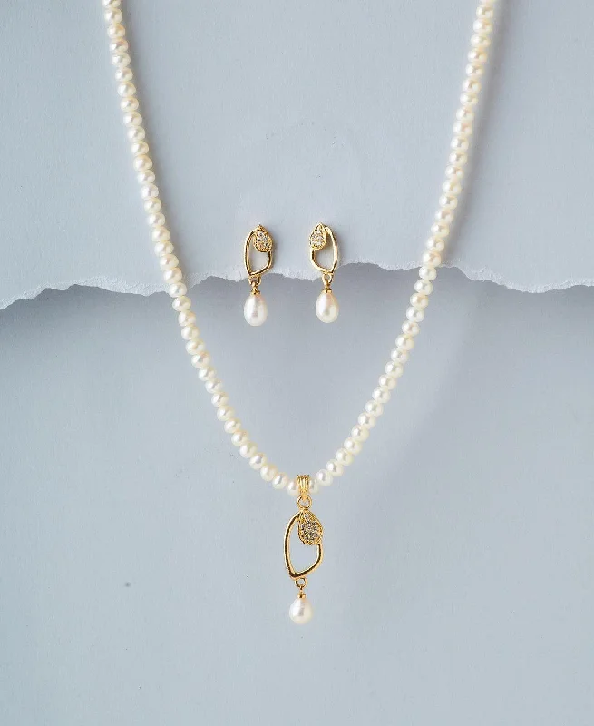 Coiled cord necklaces-Elegant Pearl Necklace Set