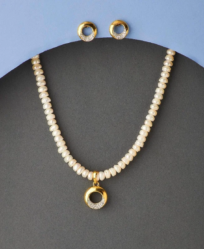 Multi-layer necklaces-Elegant Stone Studded Pearl Necklace Set