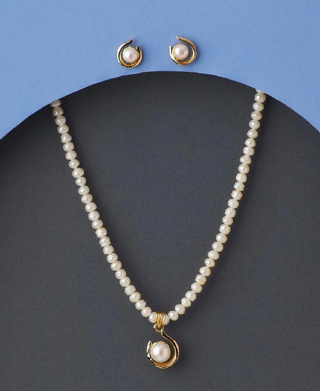 Braided link necklaces-Classy Pearl Necklace Set