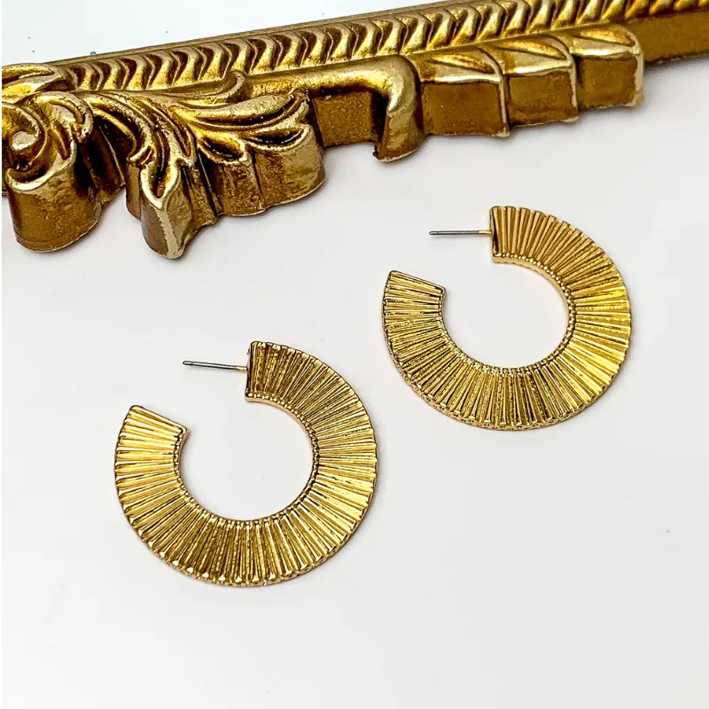 Daisy motif earrings-Ribbed Post Hoop Earrings in Gold Tone