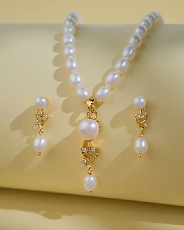 Twist clasp necklaces-Elegant Pearl Necklace Sets