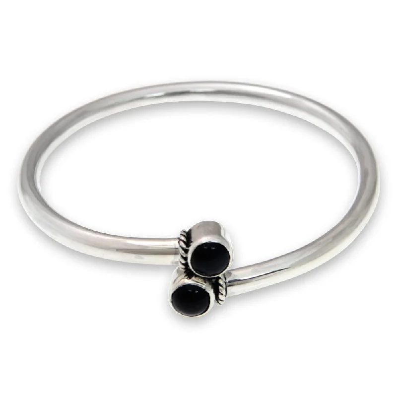 Rustic lock bangles-Onyx Bangle Bracelet, 'Shooting Stars' (Indonesia) - 7'6" x 9'6"