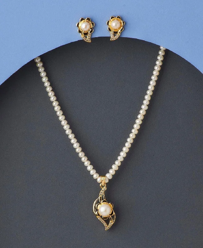 Raised bar necklaces-Elegant Pearl Necklace Set