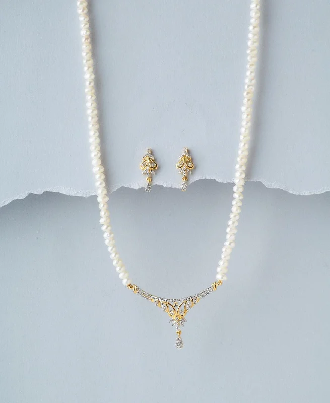 Polished gold necklaces-Elegant Pearl Necklace Set