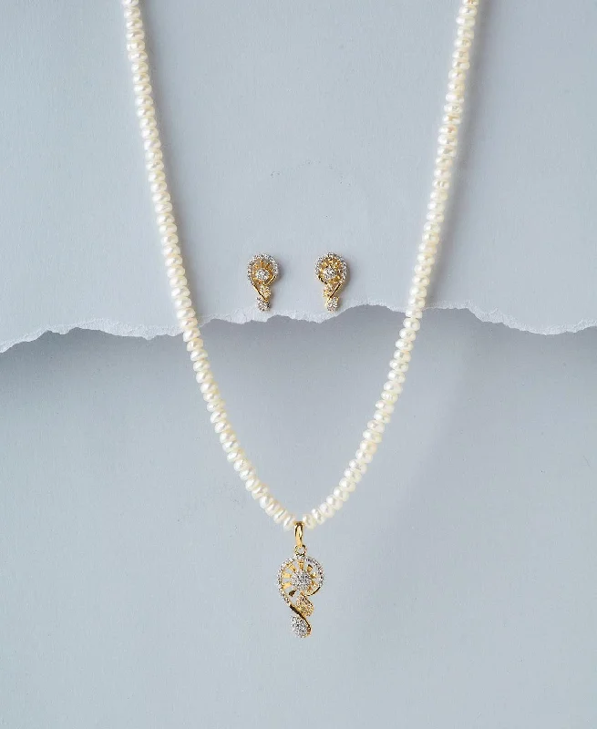 Solid bar necklaces-Elegant Pearl Necklace Set