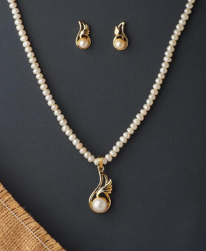 Wide bib necklaces-Classy Real Pearl Necklace Set