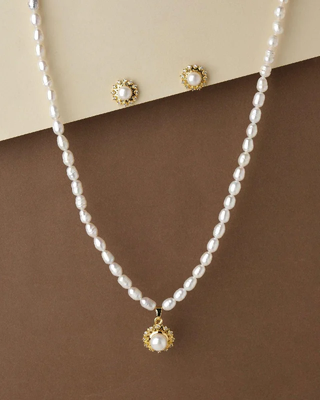 Thin filigree necklaces-Elegant Pearl Necklace Set