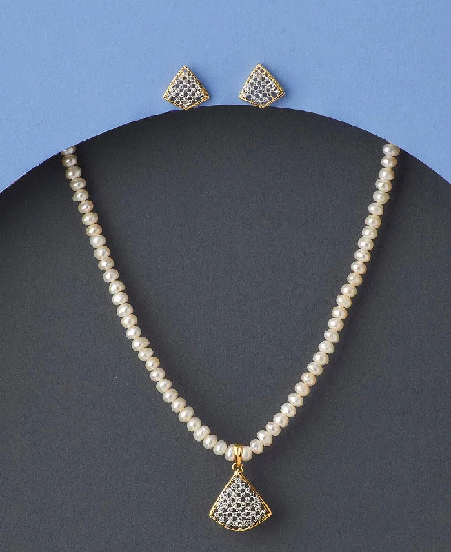 Leaf design necklaces-Exquisite Pearl Necklace Set