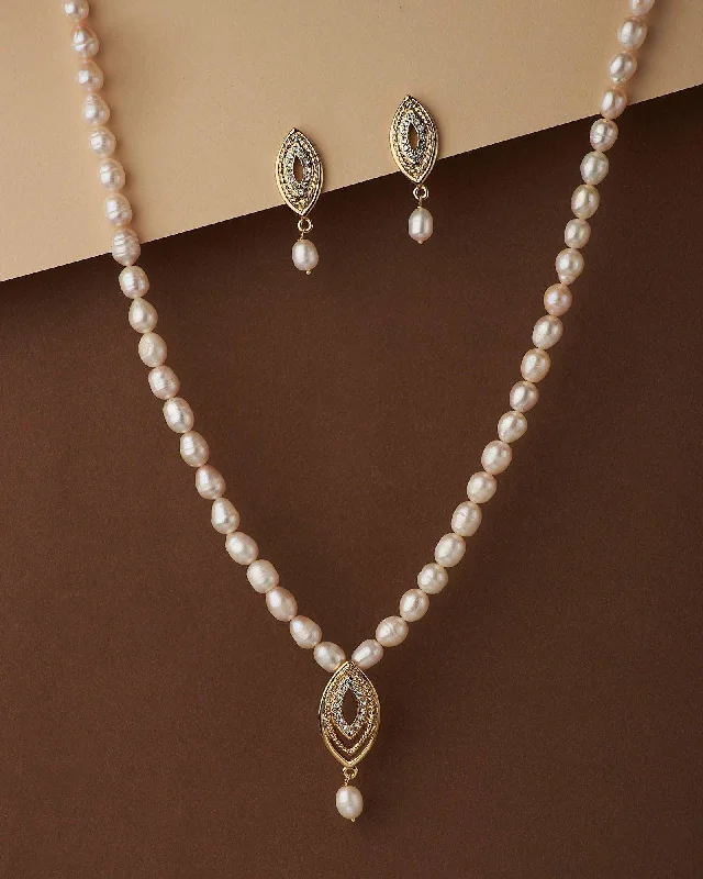 Aged medallion necklaces-Elegant Pearl Necklace Set